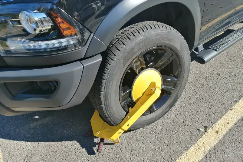 Во Владивостоке начнут блокировать колёса "безымянных" авто пресс-служба "Цифровое Приморье"