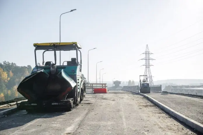 Запуск нового моста и дороги в Октябрьском районе Екатеринбурга ожидается-0