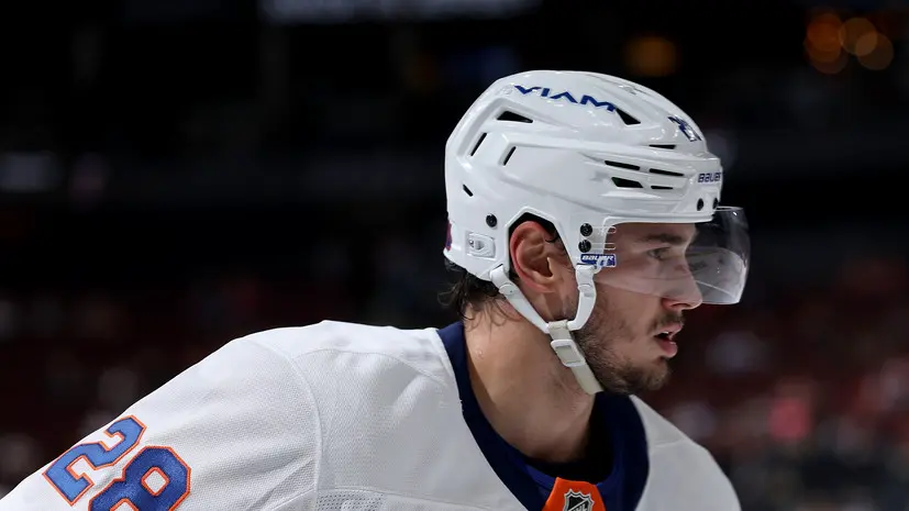 Романов получил травму в матче «Айлендерс» с «Далласом» в НХЛ