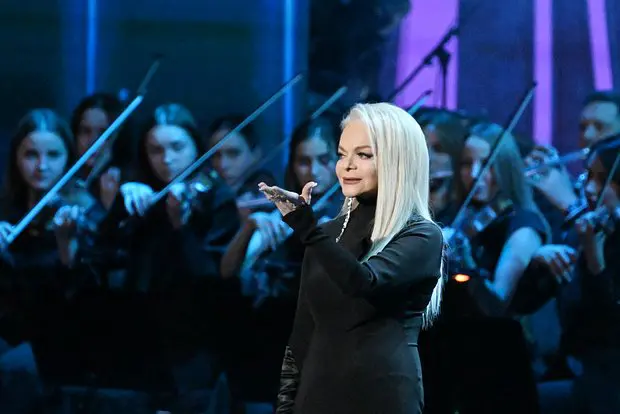 Лариса Долина