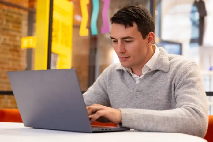 МегаФон и Ростелеком запустили проводной интернет в 72 регионах России-0