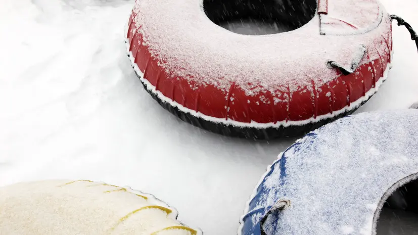 Спасатель напомнил об опасности катания на привязанных к машине тюбингах