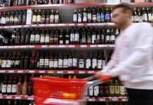 Владислав Даванков и Сергей Миронов предлагают новые меры против алкоголя vladislav davankov i sergej mironov predlagayut novye mery protiv alkogolya-obzone-su-0