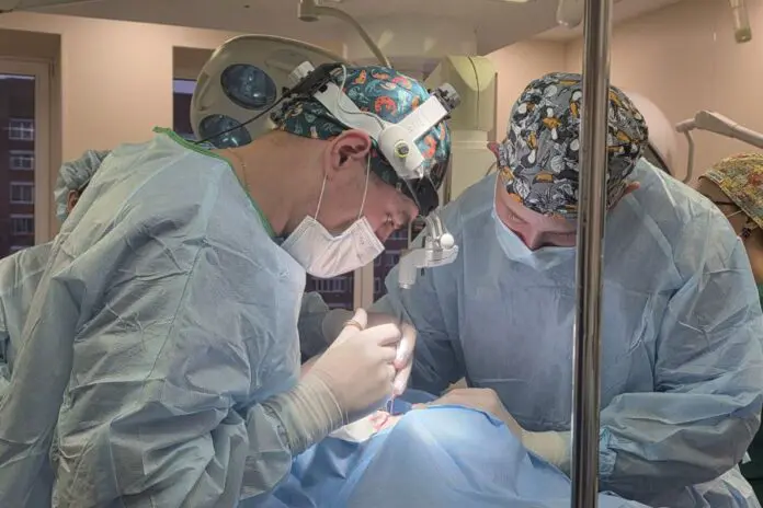 Юному свердловчанину с эпилепсией установили инновационный стимулятор в ОДКБ-0