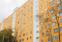 Завершение обновления дома 1975 года на Алтуфьевском шоссе включало капитальный ремонт фасада и кровли zavershenie obnovleniya doma 1975 goda na altufevskom shosse vklyuchalo kapitalnyj remont fasada i krovli-obzone-su-0