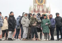 Алексей Цыганов и Владимир Путин обсуждают открытия России туристами из КНР aleksej czyganov i vladimir putin obsuzhdayut otkrytiya rossii turistami iz knr-obzone-su-0