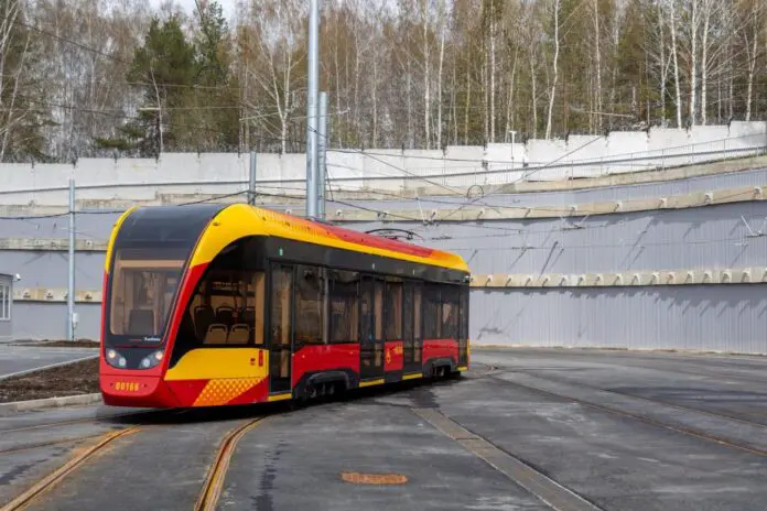 Денис Паслер объявил о новом этапе развития трамваев в Екатеринбурге-0