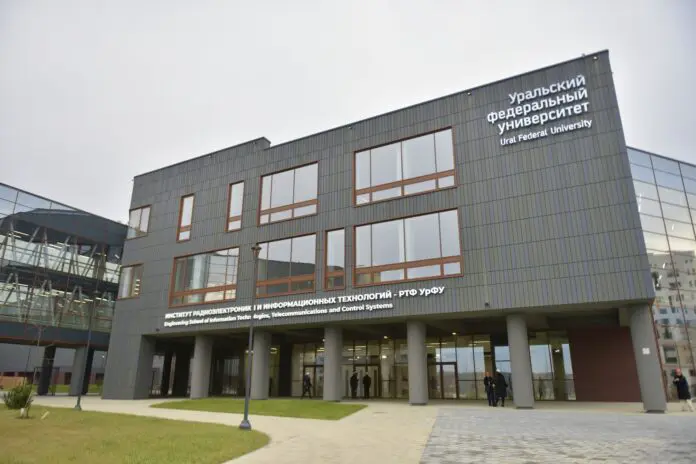 Денис Паслер сообщил о готовности новых корпусов кампуса УрФУ благодаря Михаилу Мишустину-0