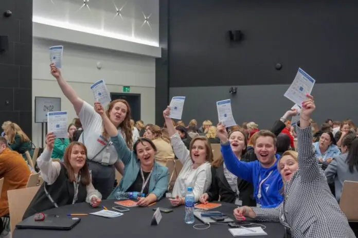 Денис Протасов и Екатерина Музрукова стали ключевыми фигурами молодежной политики региона-0