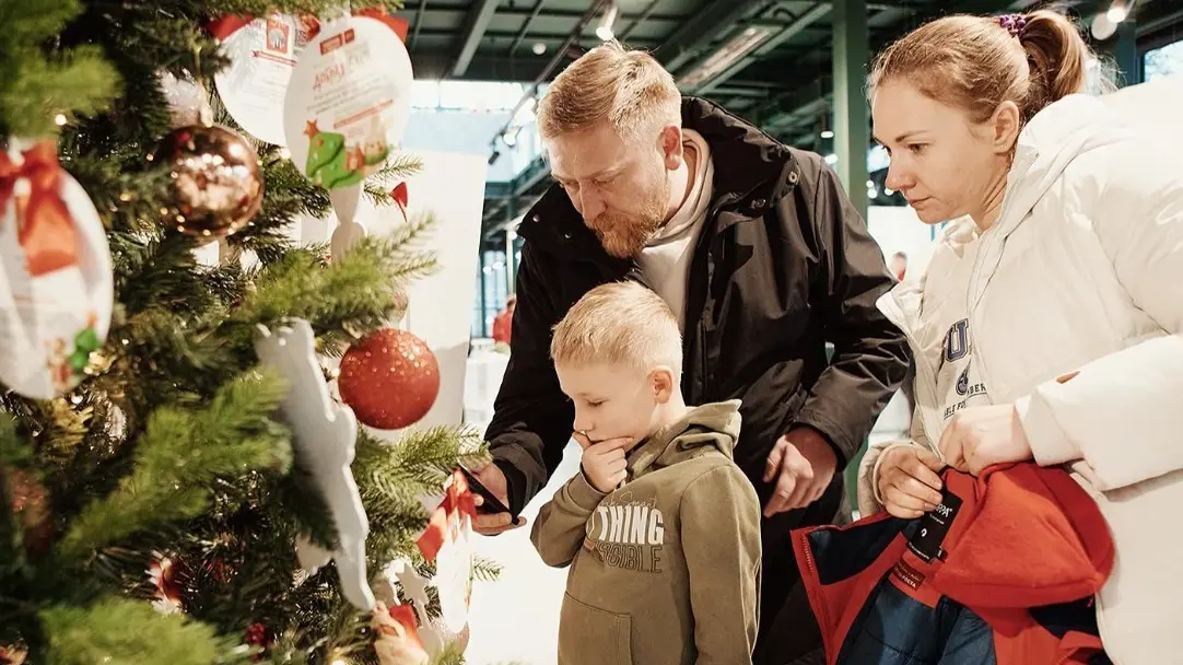 Сладости и теплые вещи: столичные НКО собирают подарки для детей и бойцов СВО