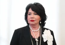 Надежда Бабкина поздравила бойцов СВО и ВС РФ в эфире nadezhda babkina pozdravila bojczov svo i vs rf v efire-obzone-su-0