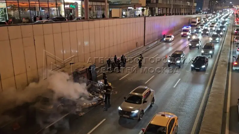 Автомобиль загорелся на ТТК в районе Сущевского Вала