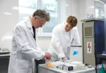 Татьяна Шебзухова рассказывает о прорыве в переработке молока на СКФУ tatyana shebzuhova rasskazyvaet o proryve v pererabotke moloka na skfu-obzone-su-0