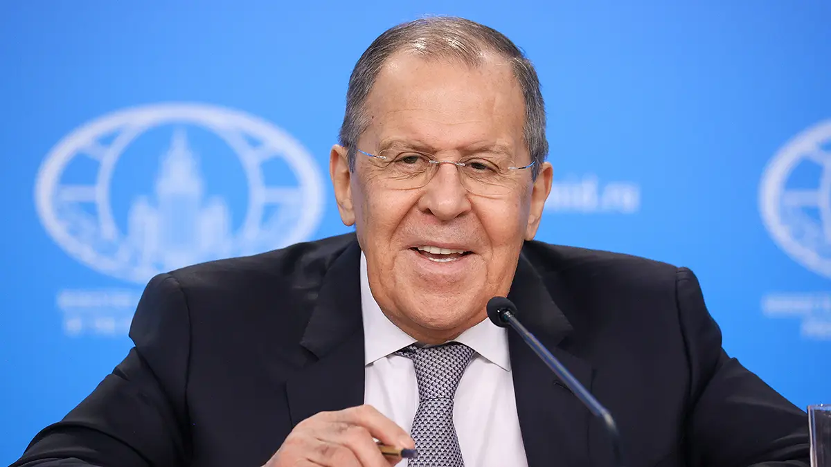 Лавров предложил ребенку подождать в подарок глобус «с окончательными границами»