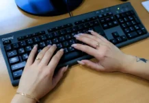 Женщины в центре перемен Приморской службы занятости населения, Марина Фурсова и Сергей Дубовицкий zhenshhiny v czentre peremen primorskoj sluzhby zanyatosti naseleniya marina fursova i sergej duboviczkij-obzone-su-0