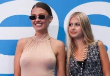 Боня и Смерфит с дочерью Анджелиной весело проводят время в отпуске bonya i smerfit s docheryu andzhelinoj veselo provodyat vremya v otpuske-obzone-su-0