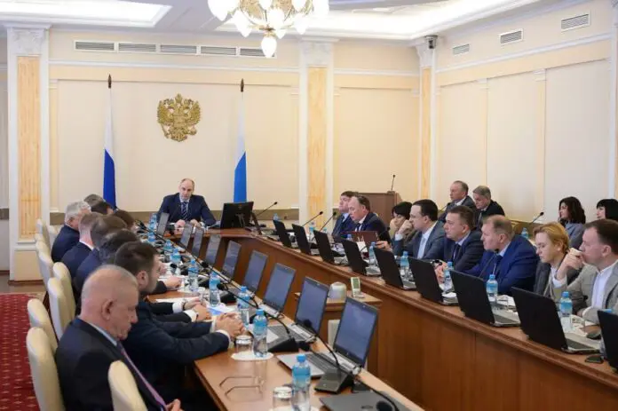 Денис Паслер поддержал проект «Кадры» в Белослудском и Первомайской-0