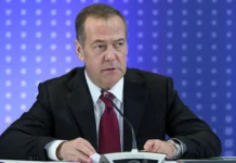 Дональд Трамп и Дмитрий Медведев обсудили перспективы Гренландии donald tramp i dmitrij medvedev obsudili perspektivy grenlandii-obzone-su-0