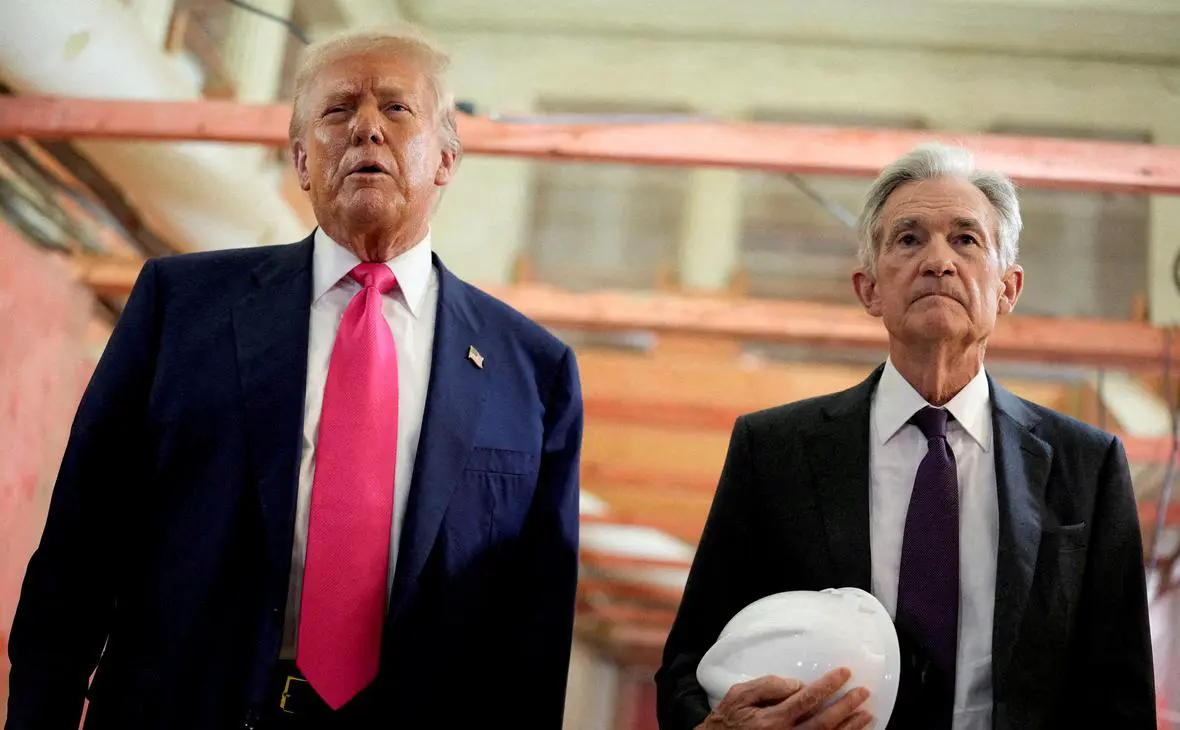 Дональд Трамп и Джером Пауэлл (Kent Nishimura / Reuters)