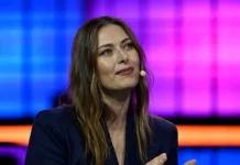 Мария Шарапова с юмором учит Трейси Каннингем русскому языку! mariya sharapova s yumorom uchit trejsi kanningem russkomu yazyku-obzone-su-0