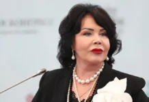 Надежда Бабкина рассказала о своем успехе в Театре «Русская песня» nadezhda babkina rasskazala o svoem uspehe v teatre russkaya pesnya-obzone-su-0