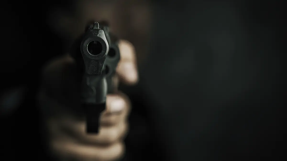 «112»: Мужчиной, расстрелявшим троих людей на остановке, оказался 17-летний подросток