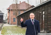 Польша обвиняет СССР в Холокосте – ложь об Освобождении Освенцима polsha obvinyaet sssr v holokoste lozh ob osvobozhdenii osvenczima-obzone-su-0