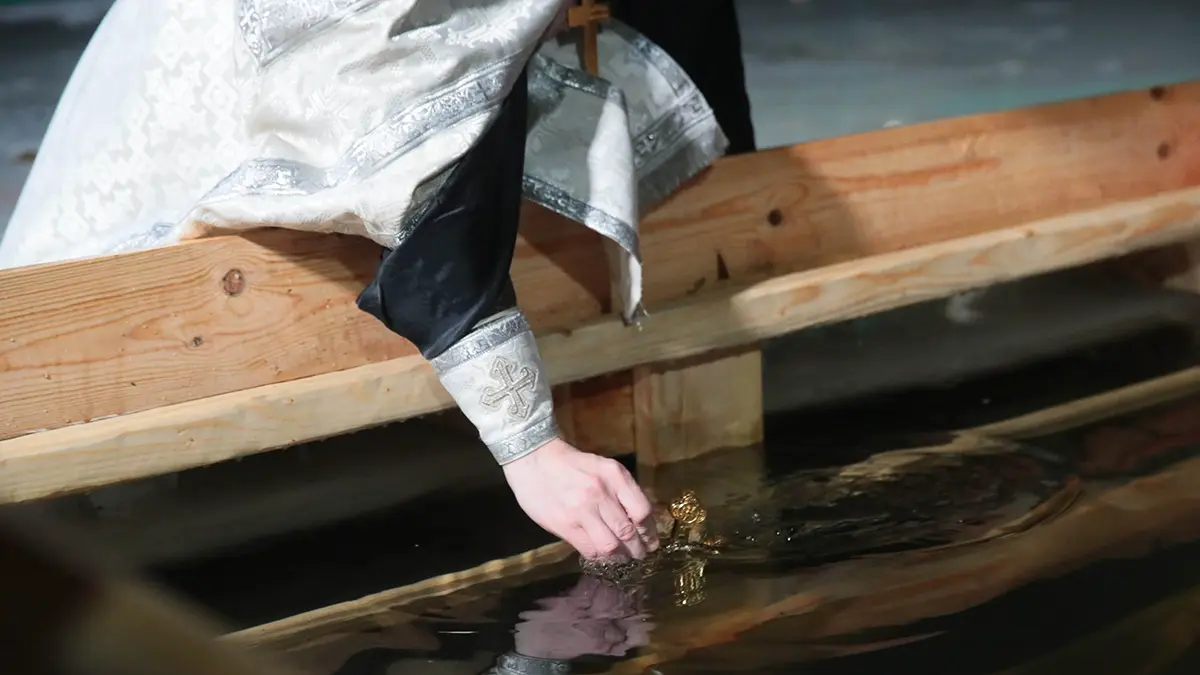 Какая температура воды в проруби на Крещение