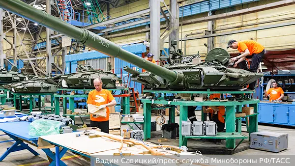 Bloomberg: Россия переходит к «полувоенному» режиму экономики