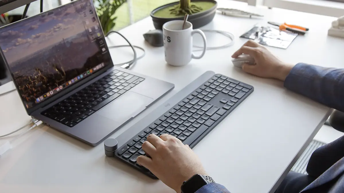 Стало известно, как россияне относятся к использованию ИИ в деловой переписке