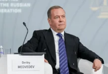 Медведев из Совбеза России: студентом подрабатывал дворником medvedev iz sovbeza rossii studentom podrabatyval dvornikom-obzone-su-0