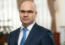 aksessuar alekseya zabotkina zadaet ton v banke rossii-obzone-su-0