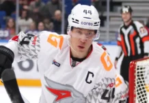 Авангард уверенно победил Локомотив и ведёт в серии 2:0 avangard uverenno pobedil lokomotiv i vedyot v serii 20-obzone-su-0
