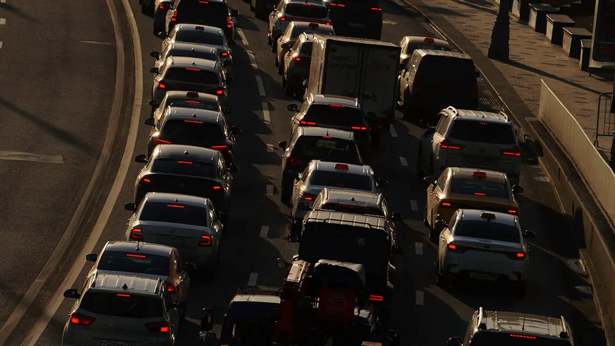 Москвичей предупредили о затруднениях на дорогах вечером 24 апреля