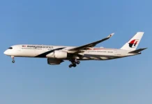 История рейса Куала-Лумпур Пекин: пассажир и стюардесса istoriya rejsa kualalumpur pekin passazhir i styuardessa-obzone-su-0