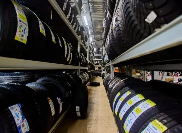 Шины из автокомплекса &quotШинтоп&quot Дмитрий Осипчук, ИА PrimaMedia