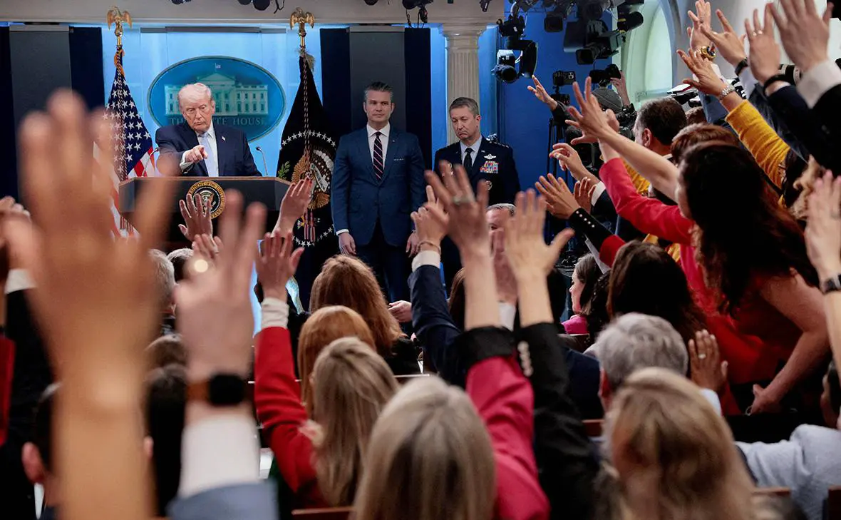 Дональд Трамп на пресс-конференции в зале для брифингов имени Джеймса С. Брэйди в Белом доме в Вашингтоне, США (Evan Vucci / Reuters)