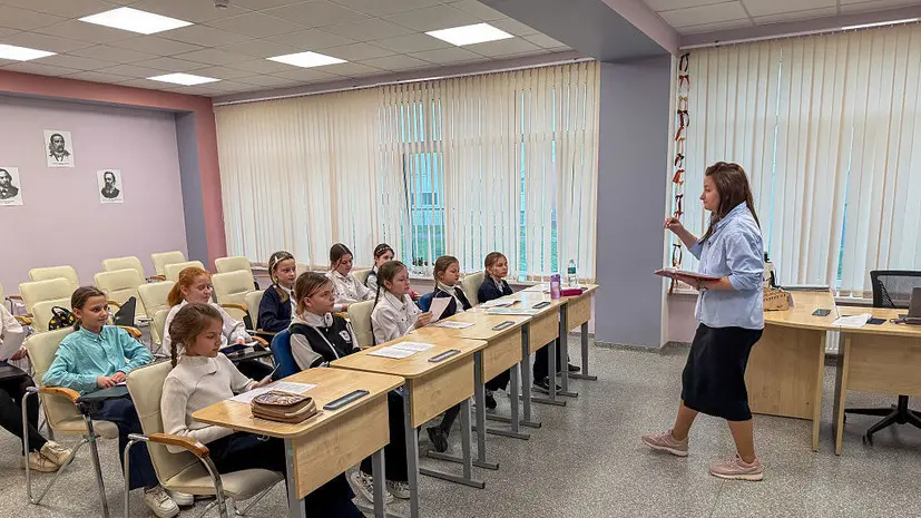 Володин назвал провокацией оскорбительные видео про учителей в соцсетях