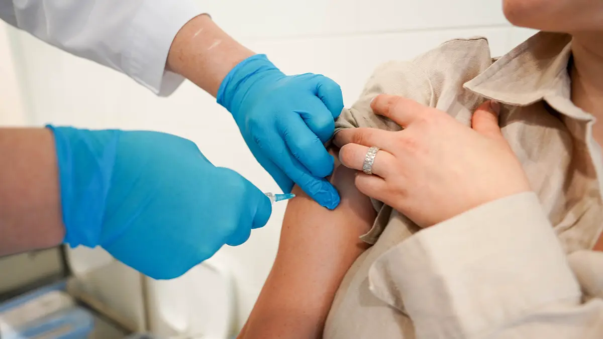 Первые пять пациентов получили отечественную вакцину от колоректального рака