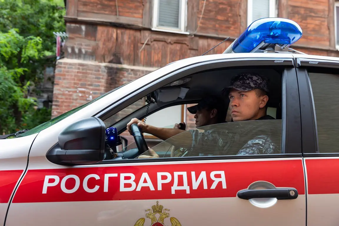 Двое пьяных пассажиров едва не задушили таксиста в Уссурийске пресс-служба Управления Росгвардии по Приморскому краю