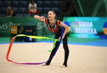 София Краинская на ЧЕ — наушники и закрытые глаза при гимне России sofiya krainskaya na che naushniki i zakrytye glaza pri gimne rossii-obzone-su-0