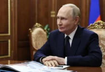 vladimir putin i andrej konchalovskij na czeremonii nagrazhdeniya-obzone-su-0
