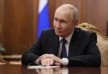 vladimir putin i mark tven analiziruyut ekonomiku rossii-obzone-su-0