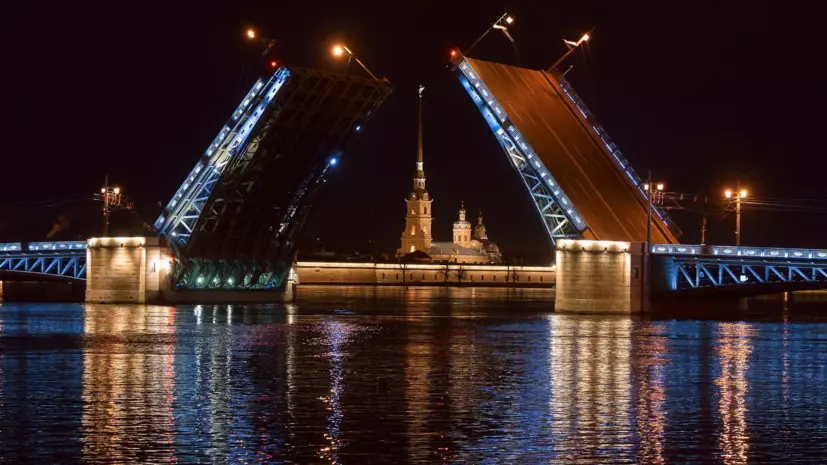 Спецпрограмму ко Дню учителя представит шоу «Поющие мосты» в Петербурге