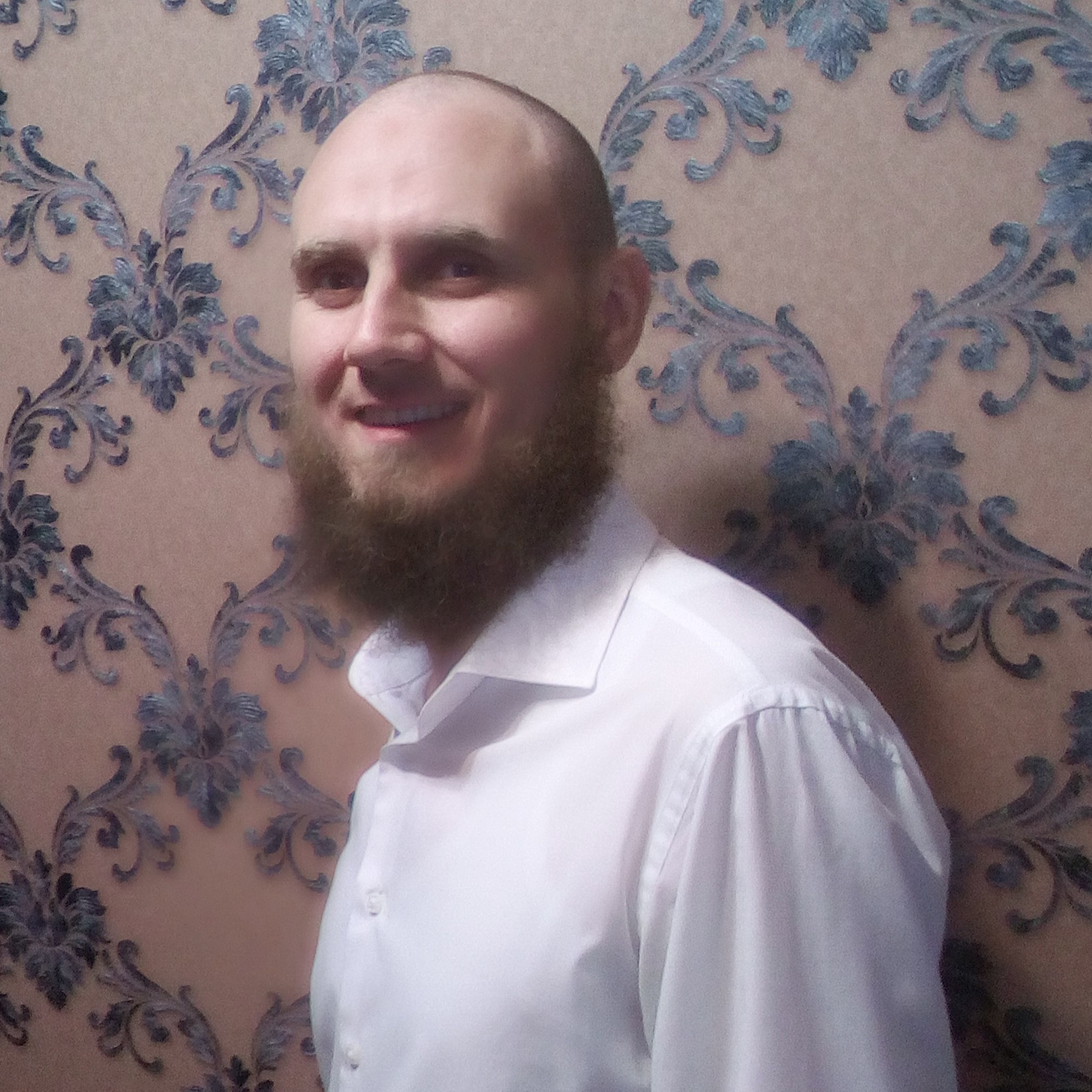 Перов Искандер