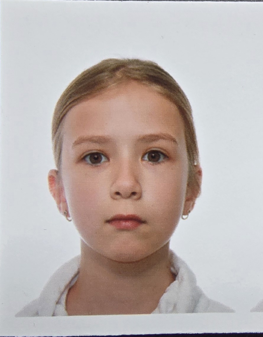 Mama Chicken — child photo for stylization