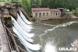 Челябинец прошелся по канату над Саткинскими Порогами