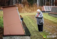 День памяти жертв политических репрессий: уральцы собрались на мемориале скорби eaf9885f-5715-4c9e-a334-f37083b18b9e-67717e5c