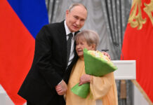 В Кремле состоялось торжественное награждение легендарного композитора Александры Пахмутовой 31e9f859-2585-4d89-80e7-fe069eb0ea1f-67ae3245