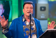 Сергей Пенкин объяснил ситуацию с импровизированным концертом на борту самолета 4159951c-99d0-473f-bafb-c8fb8713ce31-67c36c89